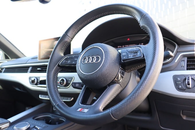 【2017年　Audi A4 2.0TFSIクワトロSラインpkg】入荷いたしました！！03