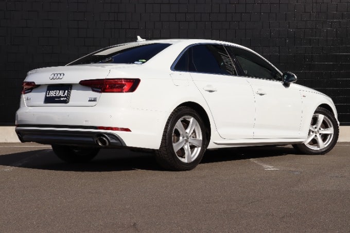 【2017年　Audi A4 2.0TFSIクワトロSラインpkg】入荷いたしました！！05