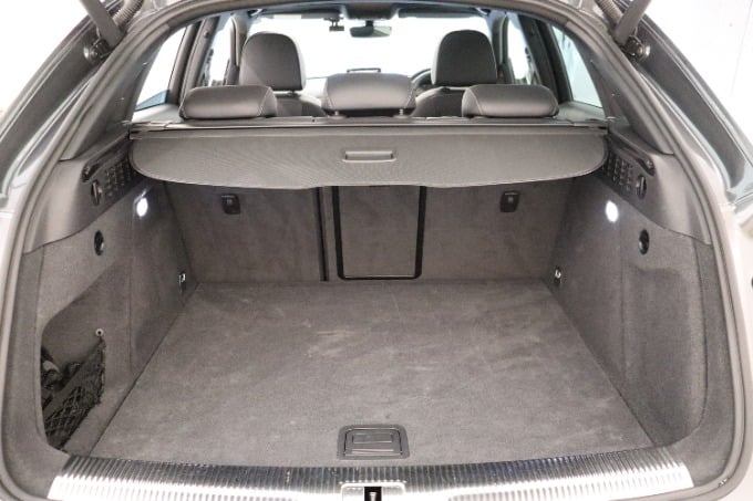 2016年式  アウディ  RS Q3 入荷致しました!!!05