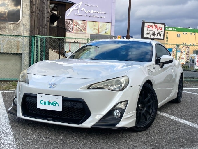 ☆中古車入荷情報☆　　　　TOYOTA   ８６  H24  G  01