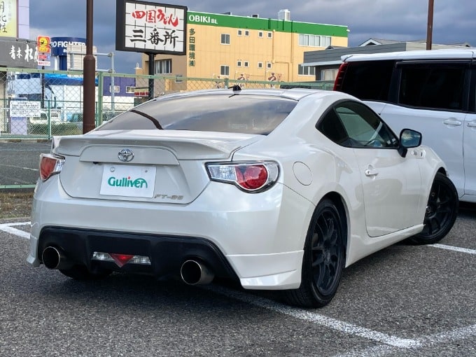 ☆中古車入荷情報☆　　　　TOYOTA   ８６  H24  G  02