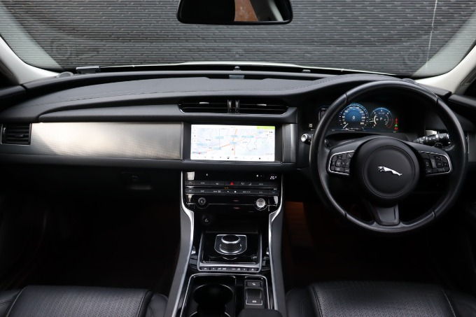 H29年式　ジャガー FX　プレステージ　入荷致しました！！03