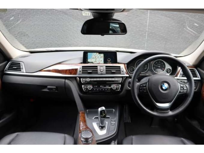 H29年式　BMW 3シリーズ320d ラグジュアリー　入荷致しました！！03