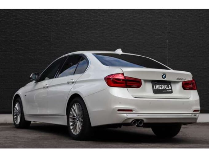 H29年式　BMW 3シリーズ320d ラグジュアリー　入荷致しました！！04