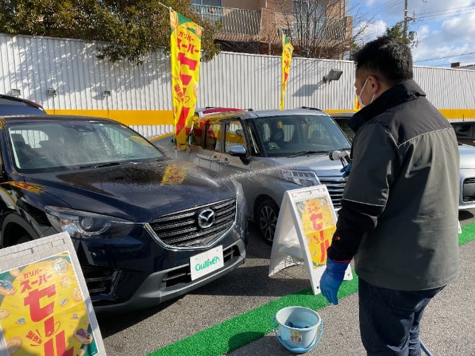 お店の展示場のお車をピカピカにしました！03