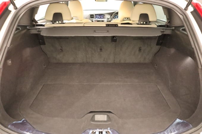 2016年式 ボルボ V60 入荷致しました!!!04