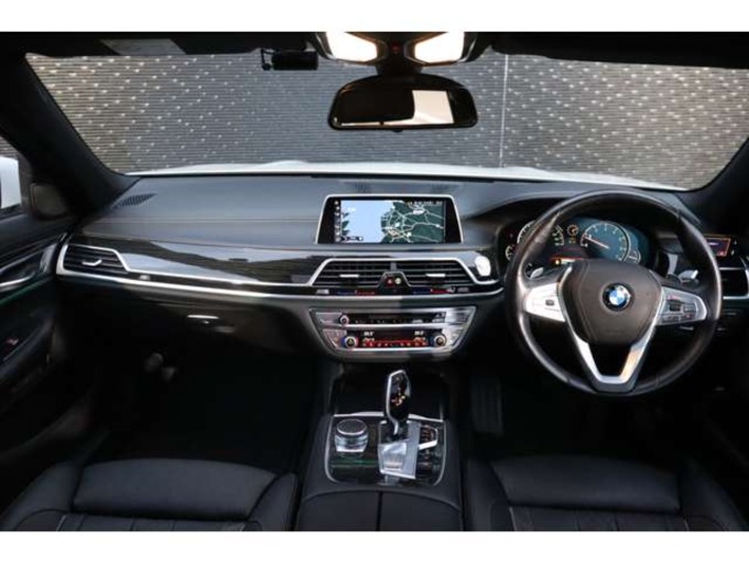 H28年式　BMW 750Li　入荷致しました！！03