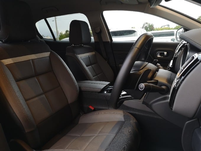 シトロエン C5 エアクロス シャインのご紹介です♪10