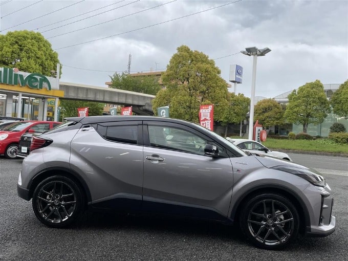 中古車入荷情報　R02 トヨタ Ｃ－ＨＲ  ガリバー港北中央店02