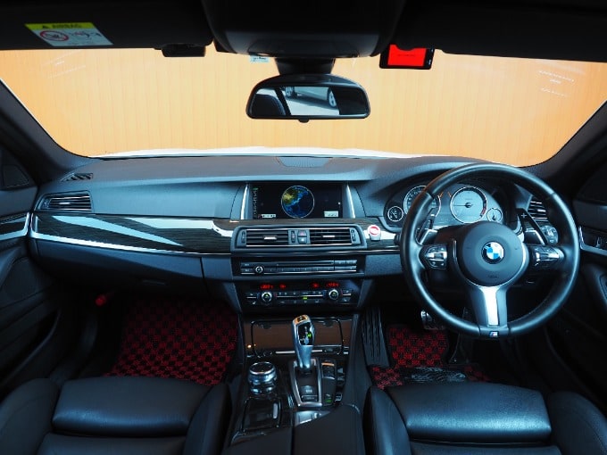 お車のご紹介！新入荷！BMW 523d03
