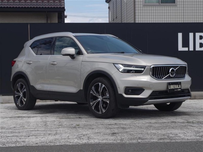 ”19　ボルボ　XC40”01