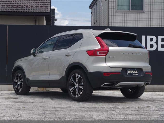 ”19　ボルボ　XC40”02