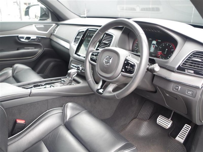 ”18　ボルボ　XC90”03