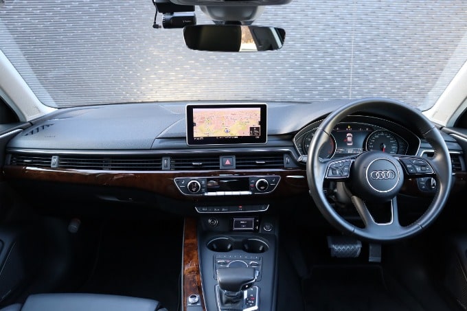 Ｈ28年式　アウディ A4 2.0 TFSI スポーツ　入荷致しました！！03