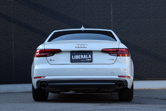 Ｈ28年式　アウディ A4 2.0 TFSI スポーツ　入荷致しました！！04