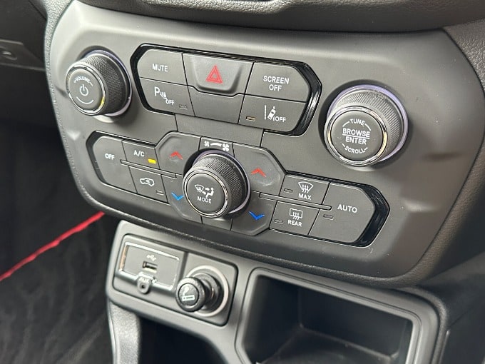 【☆おすすめ車両情報☆】ジープ レネゲード05