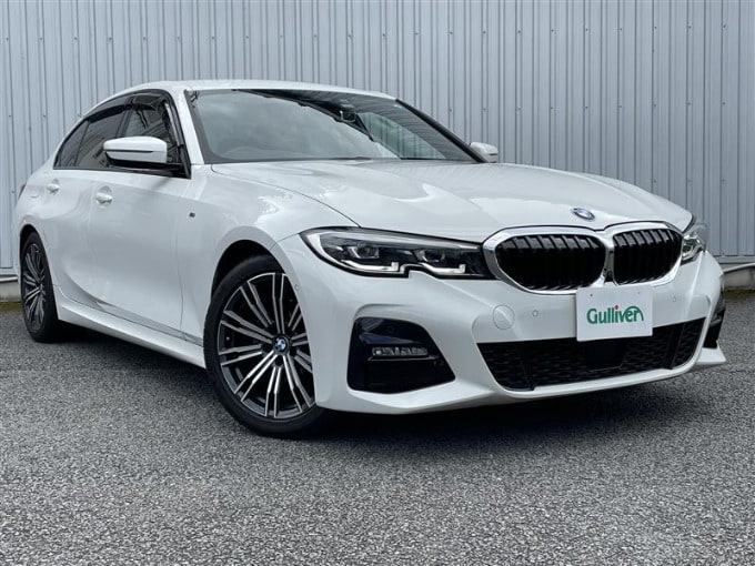 【入荷情報】＇19　BMW　320 i01