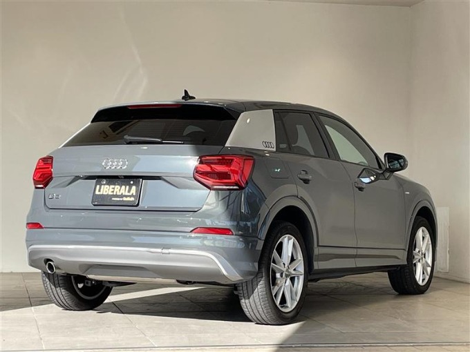 ★NEW★Audi Q203