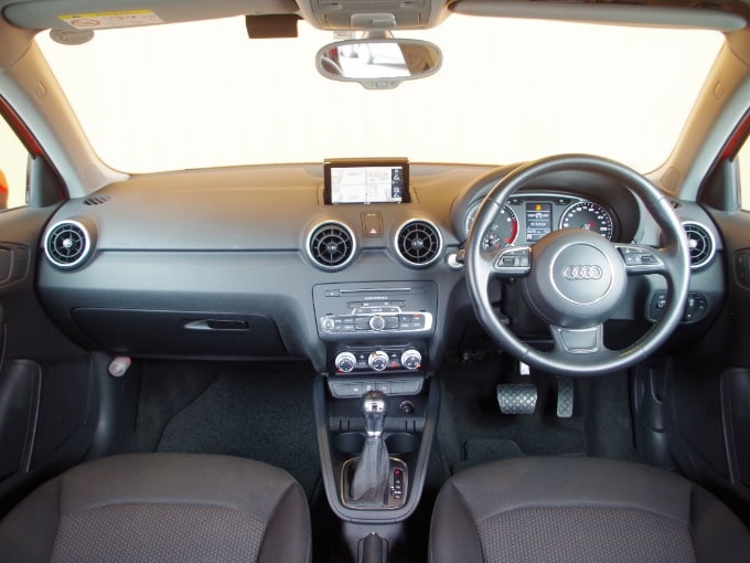 【新着在庫情報！】新着在庫が入庫しました！　2017（H29）アウディ　アウディA1スポーツバック　1.0TFSI02