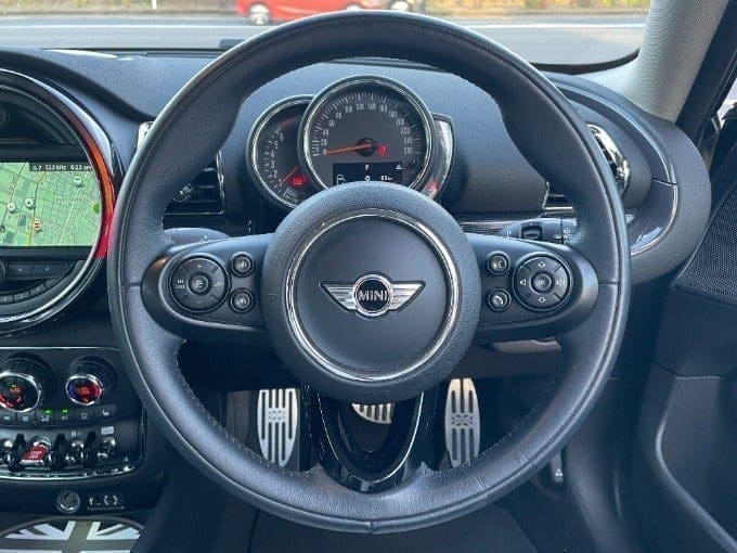 お勧め車両情報『MINI　クラブマン　クーパーSオール4 4WD』2017年式　05
