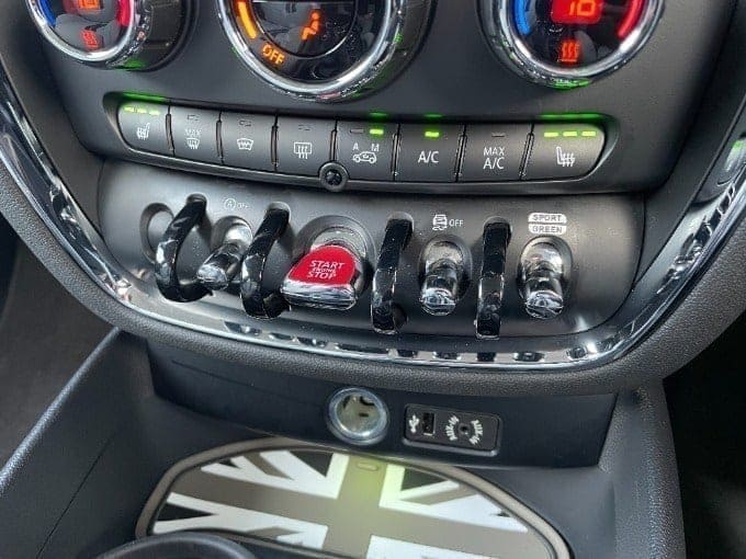 お勧め車両情報『MINI　クラブマン　クーパーSオール4 4WD』2017年式　06
