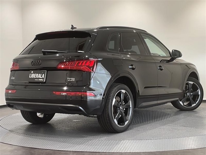 ★NEW★Audi Q303