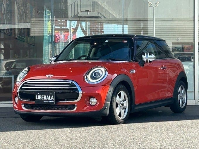 MINIのグレードを展示車でご説明！！パート１！！01