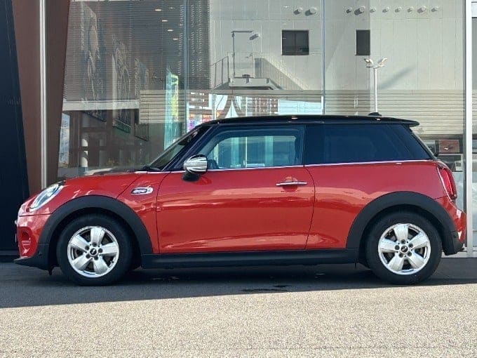 MINIのグレードを展示車でご説明！！パート１！！02
