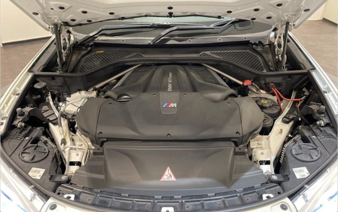 造形に惚れる。音に痺れる。　X6 Mが入荷しました。03