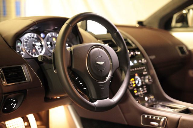 Aston Martin Virage (2012年式) 在庫詳細／3902 | LIBERALAでアストン ...