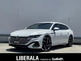 アルテオン（フォルクスワーゲン）の収納スペース大の中古車を