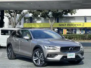 ボルボ Ｖ６０ クロスカントリー アルティメット B5 AWD