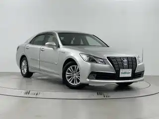 クラウン ハイブリッド ロイヤルサルーン