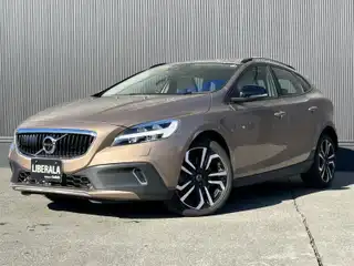 Ｖ４０ クロスカントリー T5 AWD モメンタム