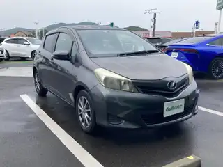 ヴィッツ F