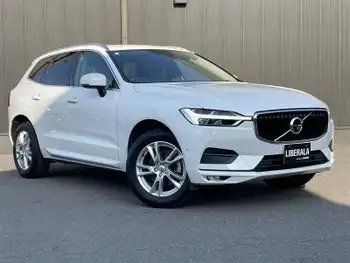 ボルボ ＸＣ６０ D4 AWD モーメンタム