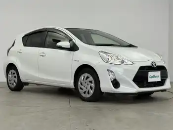 トヨタ アクア G ブラックソフトレザーセレ