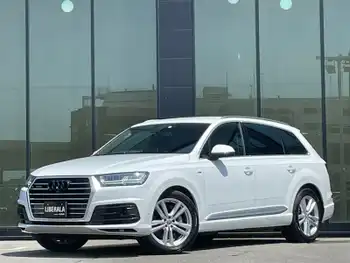 アウディ Ｑ７  4WD レザーシート 全周囲カメラ ドラレコ