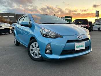 トヨタ アクア  純正ナビ　フルセグ　純正フロアマット