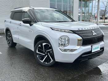 三菱 アウトランダー ＰＨＥＶ P