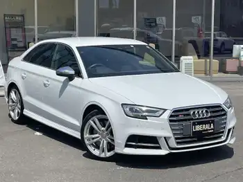 アウディ Ｓ３ セダン 1オーナ　黒赤革シート　バーチャル　LED