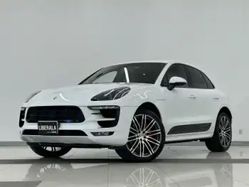 ポルシェ マカン ターボ スポーツクロノPKG　BOSE　革シート　PASM