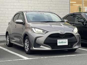 トヨタ ヤリス G 純正ナビ　全周囲カメラ　セーフティセンス