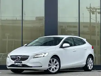 ボルボ Ｖ４０ D4 インスクリプション 黒革 衝突軽減B ACC 純正ナビ バックカメラ