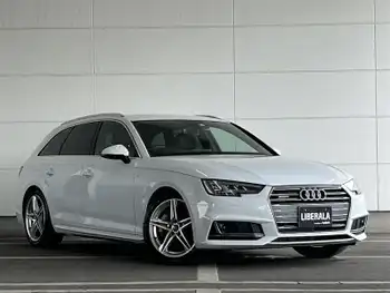 アウディ Ａ４ アバント2.0 TFSI クワトロ スポーツ Sライン P