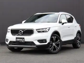 ボルボ ＸＣ４０ T4 AWD インスクリプション harman/kardon  SR  赤革  クリタルシフト