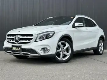 メルセデス・ベンツ ＧＬＡ２２０ 4マチック レーダーセーフティーPKG 黒革ヒーター