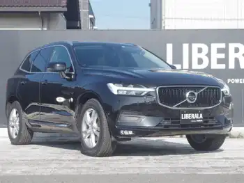 ボルボ ＸＣ６０ D4 AWD モーメンタム