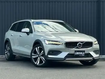 ボルボ Ｖ６０ クロスカントリー T5 AWD プロ harman/kardon サンルーフ　360°カメラ