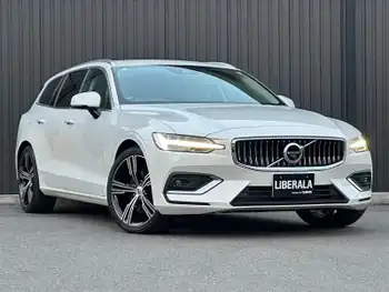 ボルボ Ｖ６０ T5 インスクリプション Harmon Kardon　純正ナビ　フルセグ　BSM